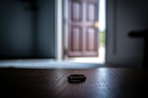 bague-mariage-table-porte-ouverte