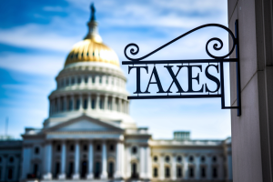 batiment-gouvernemental-imposant-panneau-taxes