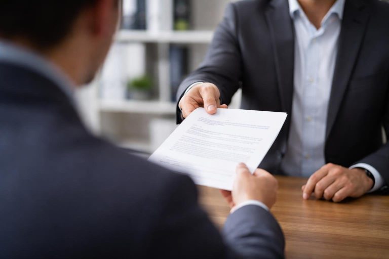 Lettre Remise en Main Propre contre Décharge : Comment Faire ?